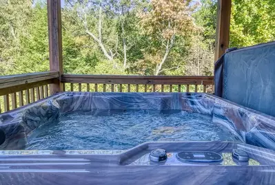 hot tub in pigeon forge cabin