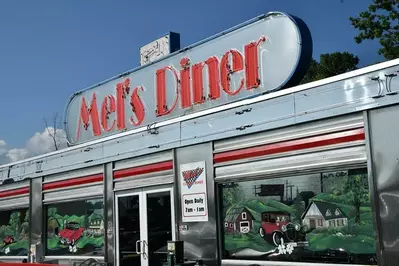 mel's diner in pigeon forge