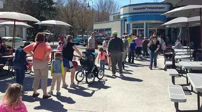 line to ride rockin roadway dollywood