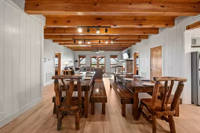 MOUNTAIN BREEZE MANOR