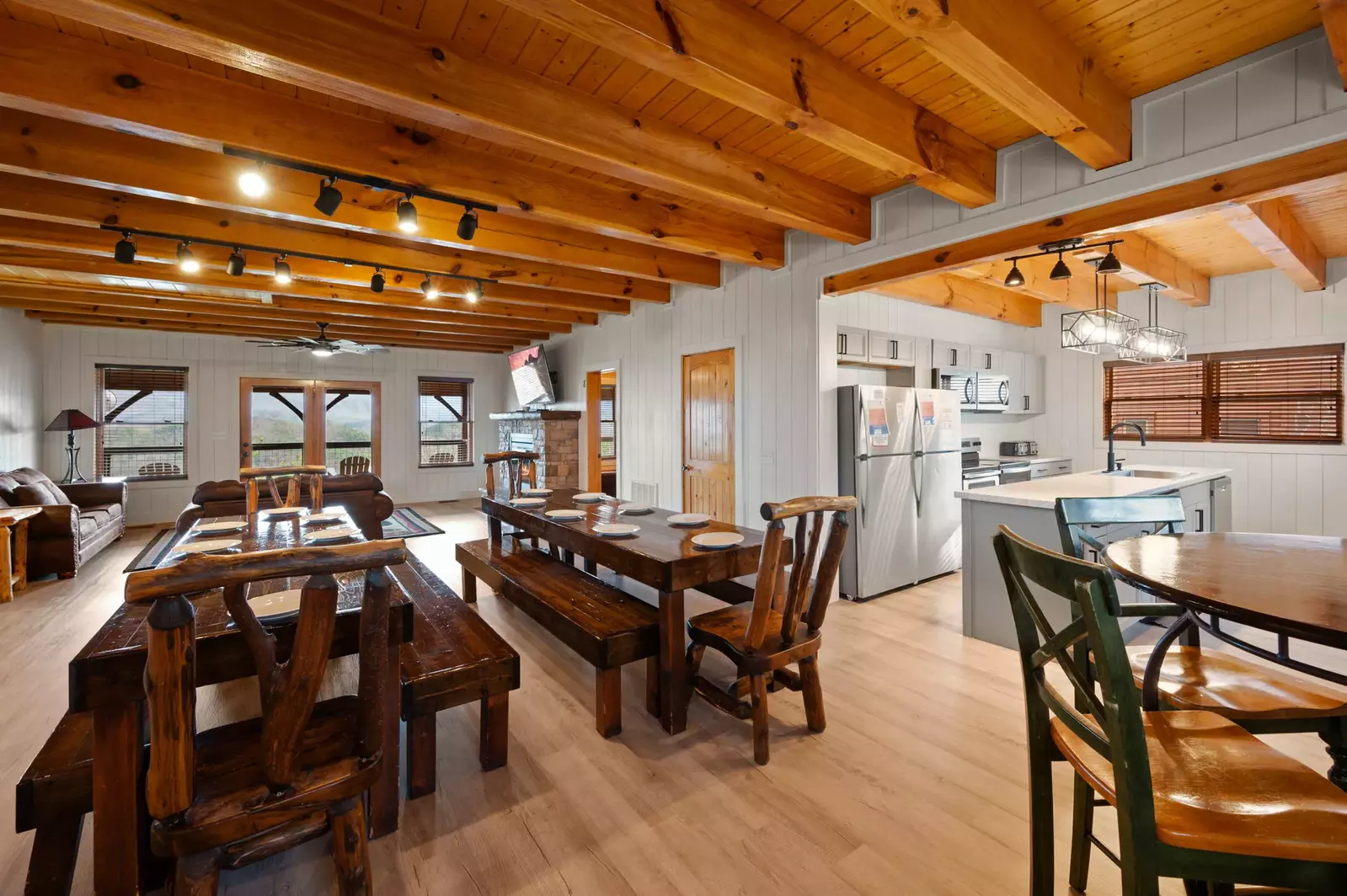 MOUNTAIN BREEZE MANOR