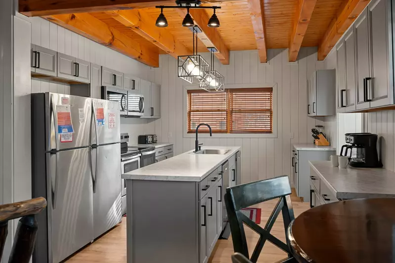 MOUNTAIN BREEZE MANOR