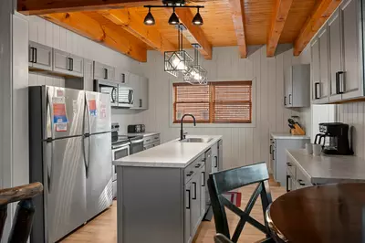 MOUNTAIN BREEZE MANOR