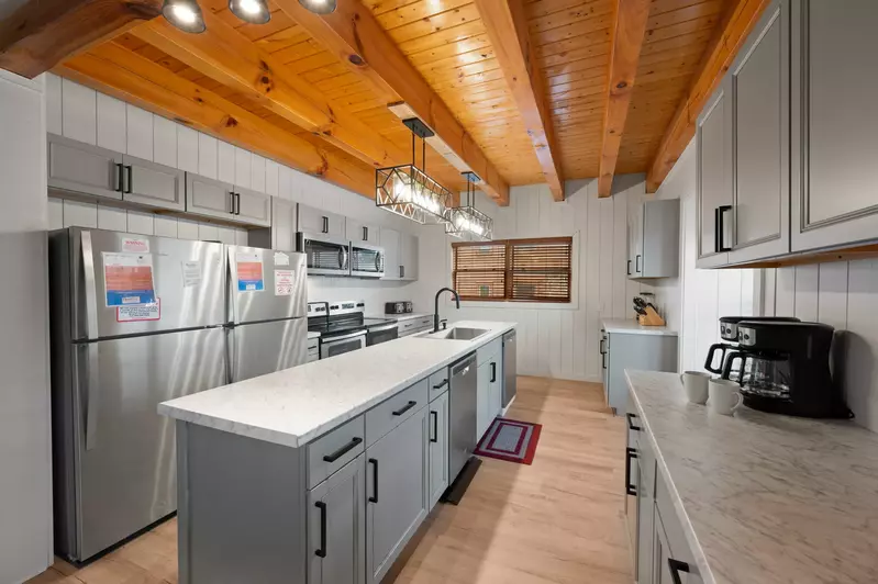 MOUNTAIN BREEZE MANOR