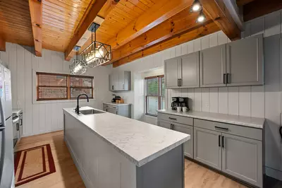 MOUNTAIN BREEZE MANOR