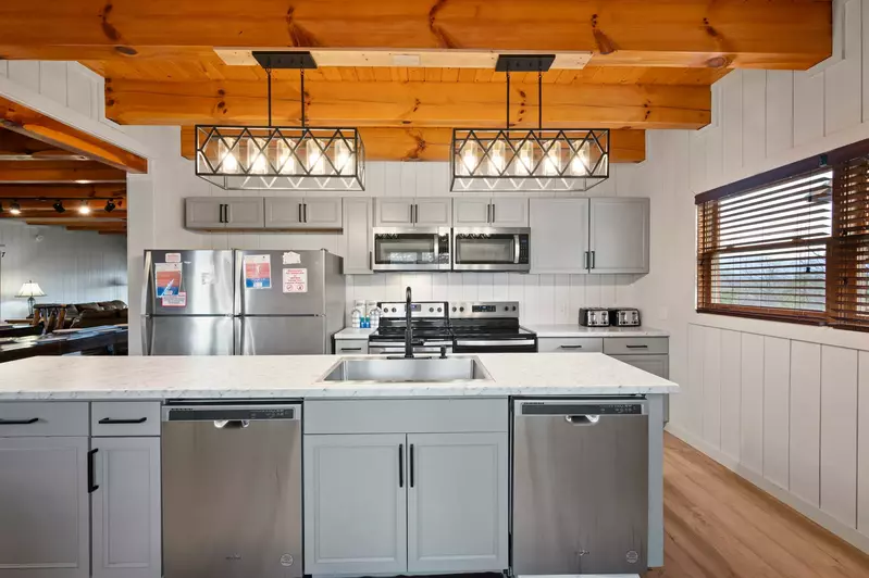 MOUNTAIN BREEZE MANOR