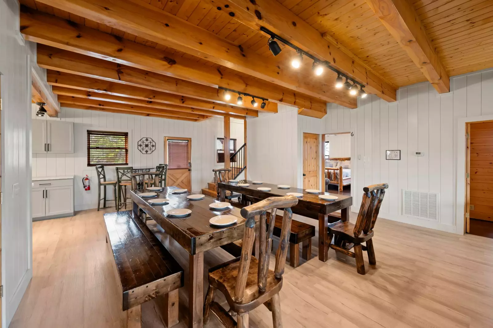 MOUNTAIN BREEZE MANOR