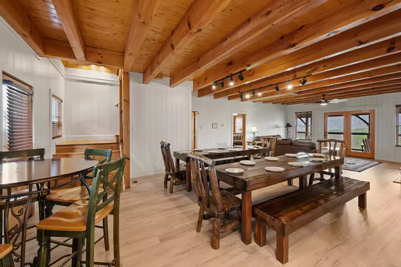 MOUNTAIN BREEZE MANOR