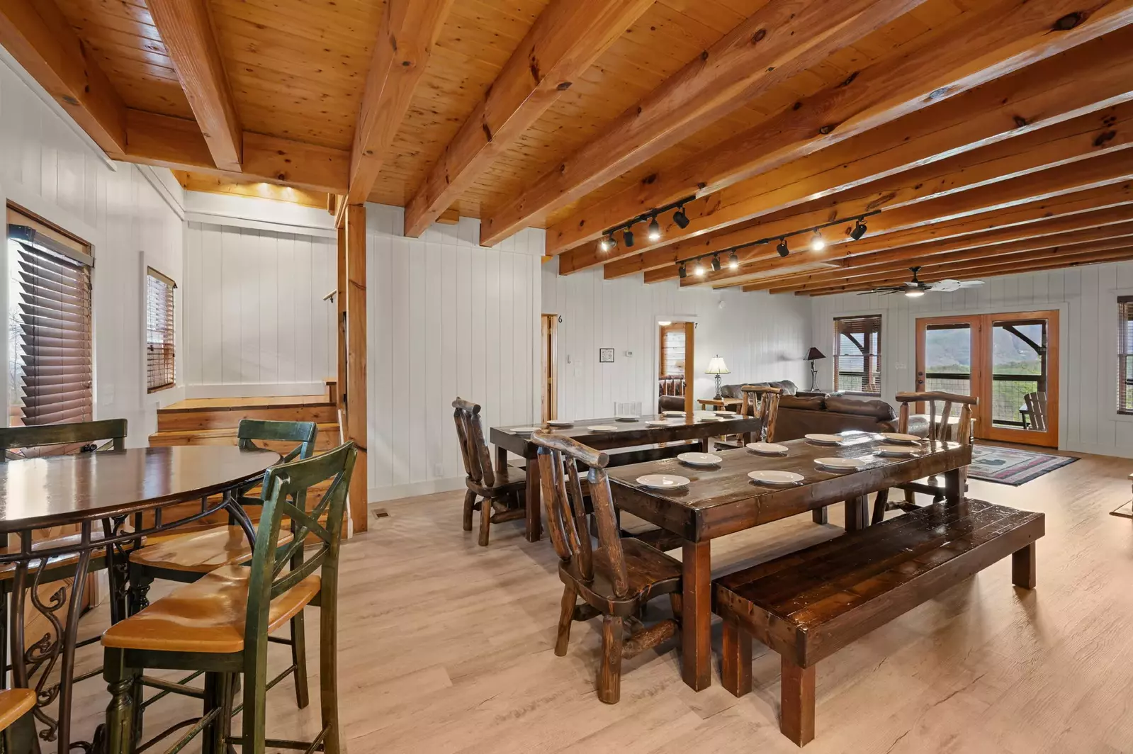 MOUNTAIN BREEZE MANOR