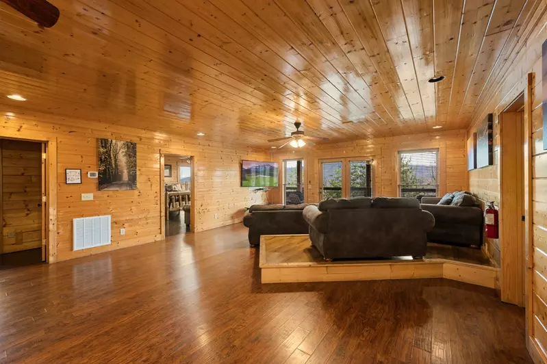 MOUNTAIN BREEZE MANOR