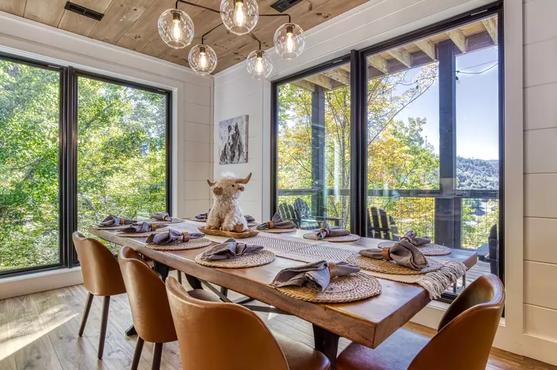 WANDERIN' BEAR LODGE