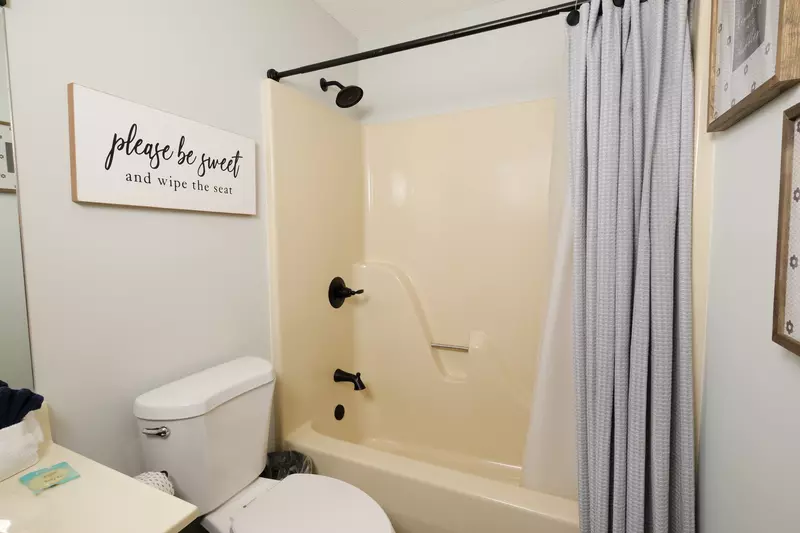 GREEN ACRES FARMHOUSE