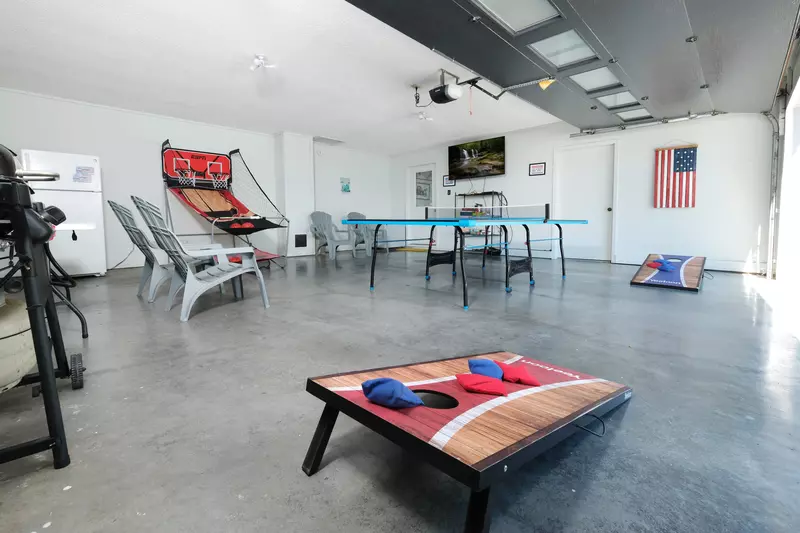 GREEN ACRES FARMHOUSE