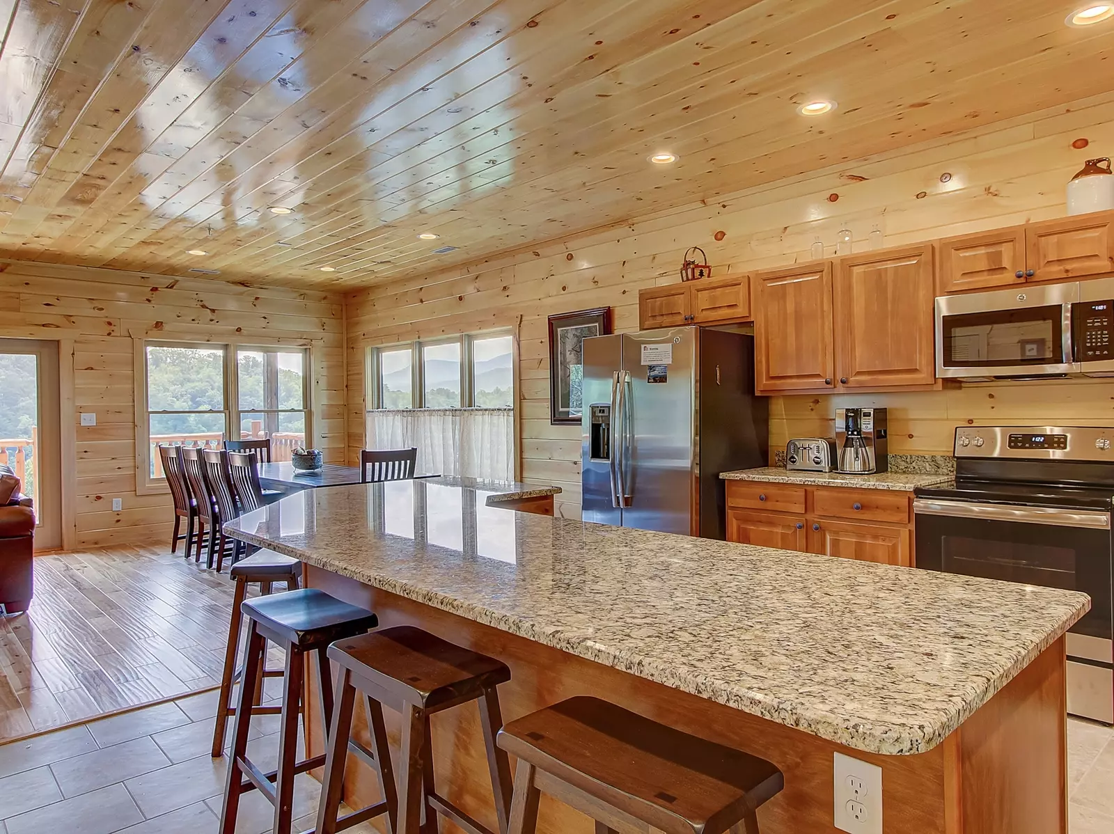 MOUNTAIN LOOKOUT LODGE