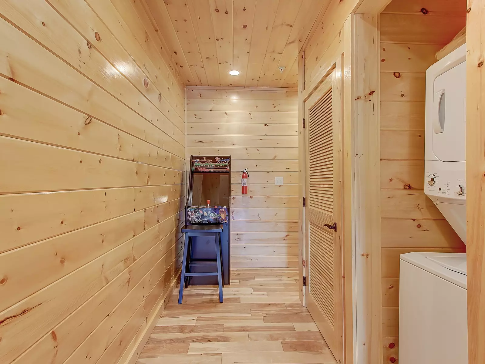 MOUNTAIN LOOKOUT LODGE