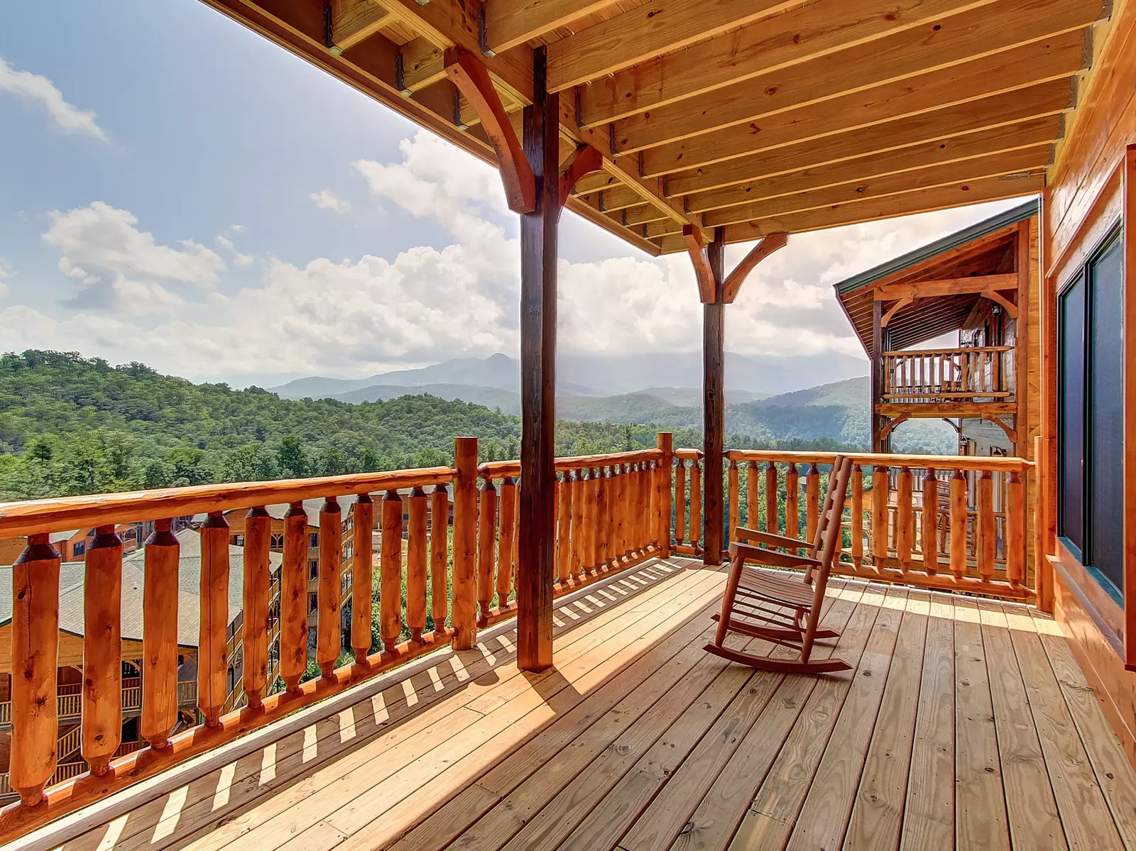 MOUNTAIN LOOKOUT LODGE