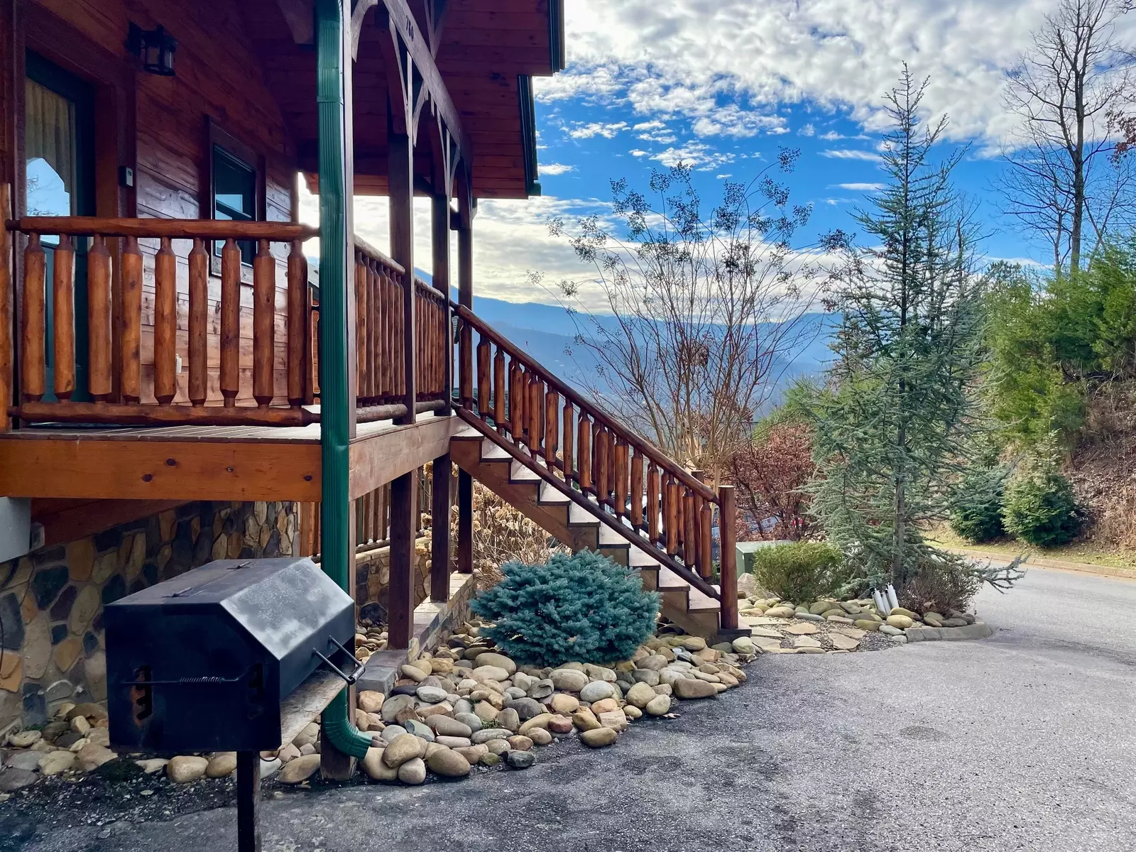 MOUNTAIN LOOKOUT LODGE